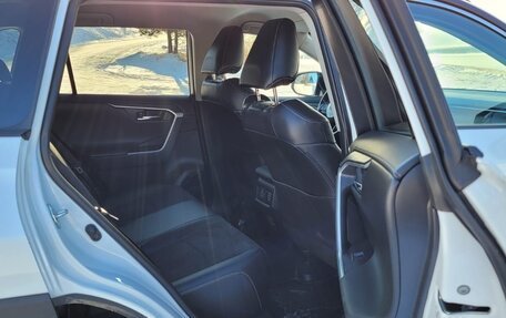 Toyota RAV4, 2021 год, 3 400 000 рублей, 21 фотография