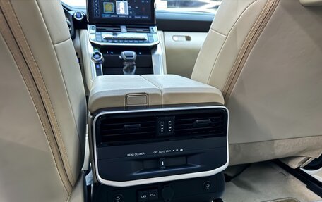 Toyota Land Cruiser, 2022 год, 10 890 000 рублей, 26 фотография