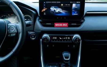 Toyota RAV4, 2025 год, 4 690 000 рублей, 25 фотография