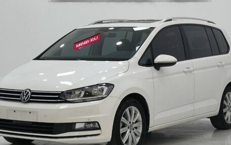Volkswagen Touran III, 2022 год, 1 690 000 рублей, 3 фотография