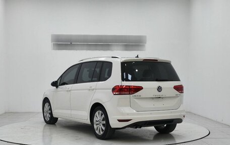 Volkswagen Touran III, 2022 год, 1 690 000 рублей, 4 фотография