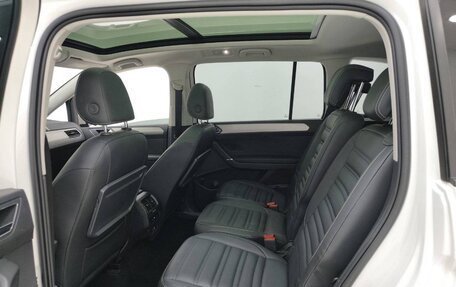 Volkswagen Touran III, 2022 год, 1 690 000 рублей, 7 фотография