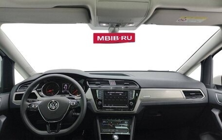 Volkswagen Touran III, 2022 год, 1 690 000 рублей, 6 фотография