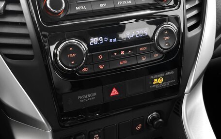 Mitsubishi Pajero Sport III рестайлинг, 2018 год, 2 803 000 рублей, 10 фотография