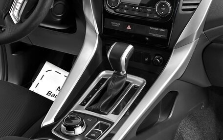 Mitsubishi Pajero Sport III рестайлинг, 2018 год, 2 803 000 рублей, 11 фотография