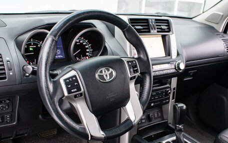 Toyota Land Cruiser Prado 150 рестайлинг 2, 2010 год, 2 999 000 рублей, 6 фотография