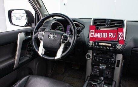 Toyota Land Cruiser Prado 150 рестайлинг 2, 2010 год, 2 999 000 рублей, 13 фотография