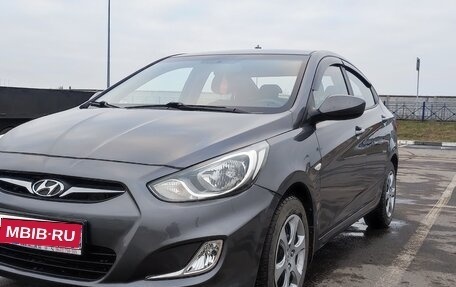 Hyundai Solaris II рестайлинг, 2011 год, 650 000 рублей, 1 фотография
