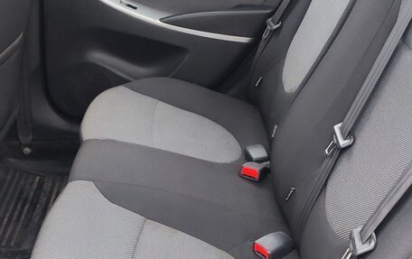 Hyundai Solaris II рестайлинг, 2011 год, 650 000 рублей, 6 фотография