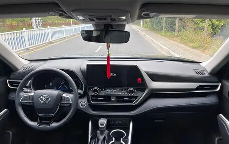 Toyota Highlander, 2024 год, 4 444 155 рублей, 15 фотография