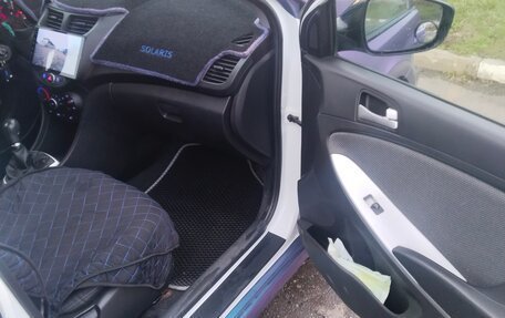 Hyundai Solaris II рестайлинг, 2013 год, 700 000 рублей, 3 фотография