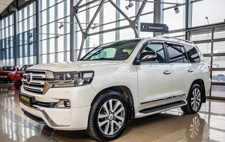 Toyota Land Cruiser 200, 2017 год, 6 598 000 рублей, 3 фотография