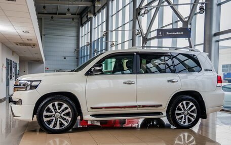 Toyota Land Cruiser 200, 2017 год, 6 598 000 рублей, 4 фотография