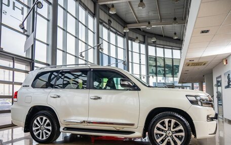 Toyota Land Cruiser 200, 2017 год, 6 598 000 рублей, 8 фотография