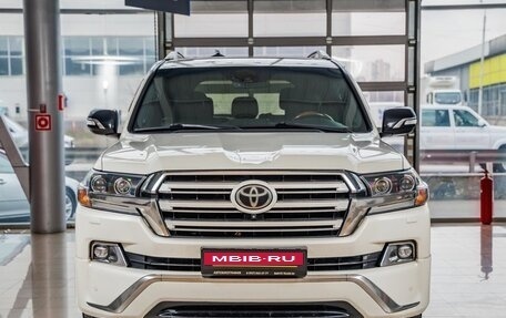 Toyota Land Cruiser 200, 2017 год, 6 598 000 рублей, 2 фотография
