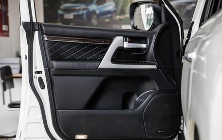 Toyota Land Cruiser 200, 2017 год, 6 598 000 рублей, 15 фотография