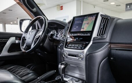 Toyota Land Cruiser 200, 2017 год, 6 598 000 рублей, 26 фотография