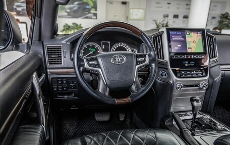 Toyota Land Cruiser 200, 2017 год, 6 598 000 рублей, 24 фотография