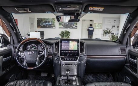 Toyota Land Cruiser 200, 2017 год, 6 598 000 рублей, 29 фотография