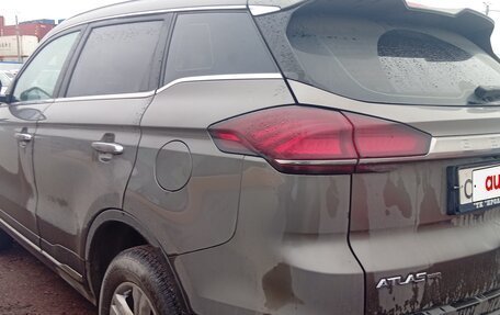 Geely Atlas, 2023 год, 1 400 000 рублей, 4 фотография