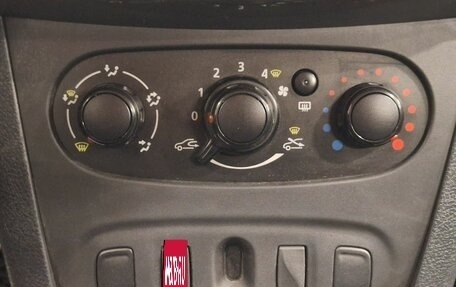 Renault Logan II, 2015 год, 555 000 рублей, 10 фотография