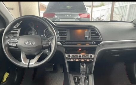 Hyundai Elantra VI рестайлинг, 2019 год, 2 100 000 рублей, 7 фотография