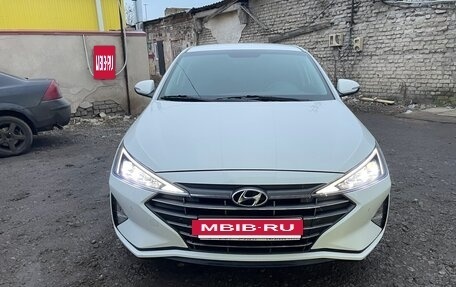 Hyundai Elantra VI рестайлинг, 2019 год, 2 100 000 рублей, 3 фотография