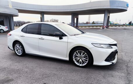 Toyota Camry, 2019 год, 3 980 000 рублей, 4 фотография