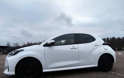 Toyota Yaris, 2021 год, 1 599 999 рублей, 1 фотография
