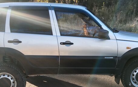 Chevrolet Niva I рестайлинг, 2010 год, 420 000 рублей, 3 фотография