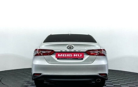 Toyota Camry, 2021 год, 2 970 000 рублей, 6 фотография