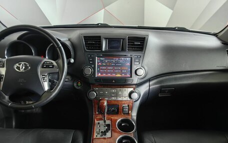 Toyota Highlander III, 2013 год, 11 фотография