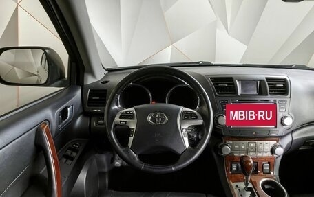 Toyota Highlander III, 2013 год, 15 фотография