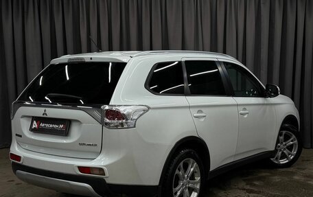 Mitsubishi Outlander III рестайлинг 3, 2014 год, 1 299 999 рублей, 4 фотография