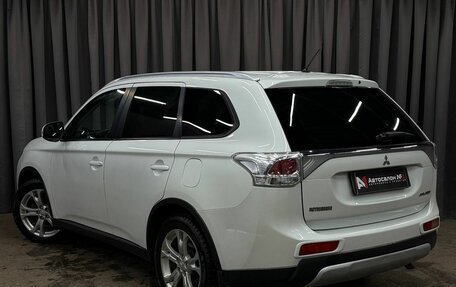 Mitsubishi Outlander III рестайлинг 3, 2014 год, 1 299 999 рублей, 3 фотография