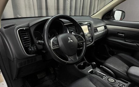 Mitsubishi Outlander III рестайлинг 3, 2014 год, 1 299 999 рублей, 8 фотография