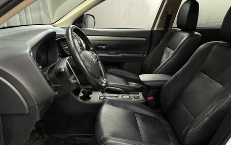 Mitsubishi Outlander III рестайлинг 3, 2014 год, 1 299 999 рублей, 7 фотография
