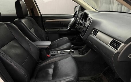 Mitsubishi Outlander III рестайлинг 3, 2014 год, 1 299 999 рублей, 14 фотография
