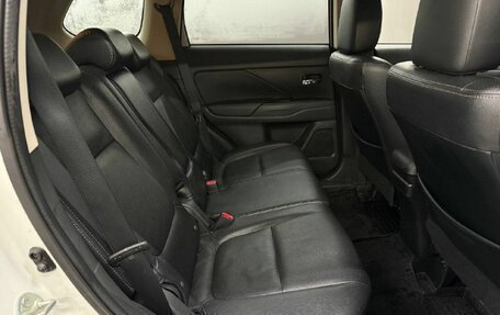 Mitsubishi Outlander III рестайлинг 3, 2014 год, 1 299 999 рублей, 18 фотография