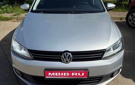 Volkswagen Jetta VI, 2013 год, 950 000 рублей, 1 фотография