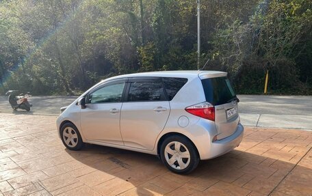 Toyota Ractis II, 2011 год, 850 000 рублей, 2 фотография