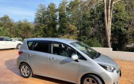 Toyota Ractis II, 2011 год, 850 000 рублей, 4 фотография