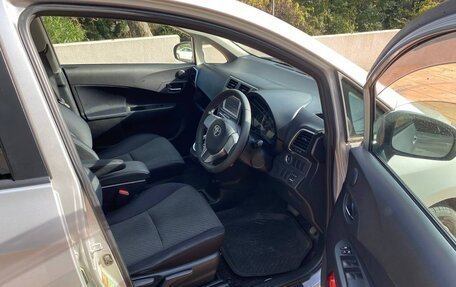 Toyota Ractis II, 2011 год, 850 000 рублей, 7 фотография