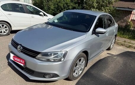 Volkswagen Jetta VI, 2013 год, 950 000 рублей, 3 фотография