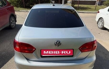 Volkswagen Jetta VI, 2013 год, 950 000 рублей, 2 фотография
