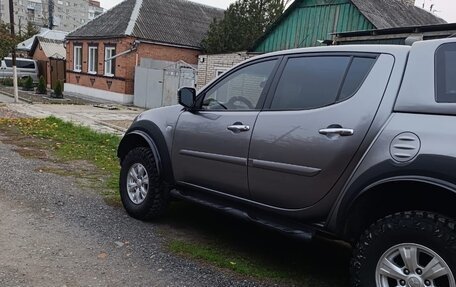 Mitsubishi L200 IV рестайлинг, 2014 год, 2 090 000 рублей, 2 фотография