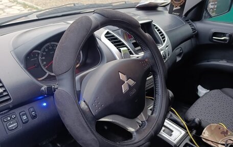 Mitsubishi L200 IV рестайлинг, 2014 год, 2 090 000 рублей, 15 фотография