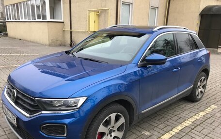 Volkswagen T-Roc I, 2018 год, 3 299 000 рублей, 2 фотография