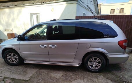 Chrysler Town & Country IV, 2005 год, 990 000 рублей, 1 фотография