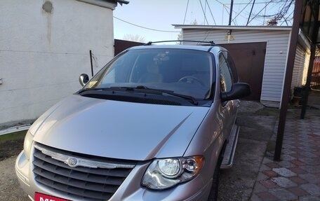 Chrysler Town & Country IV, 2005 год, 990 000 рублей, 3 фотография